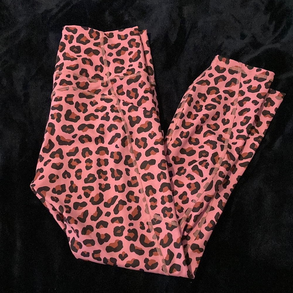 Pink leopard print Fabletics capri length leggings